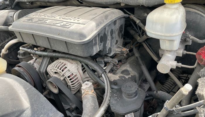 How do I check the oil level in my 2007 Dodge Ram 1500 4.7L