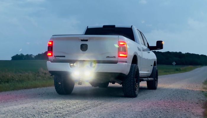 Do the reverse lights use the same fuse as the tail lights