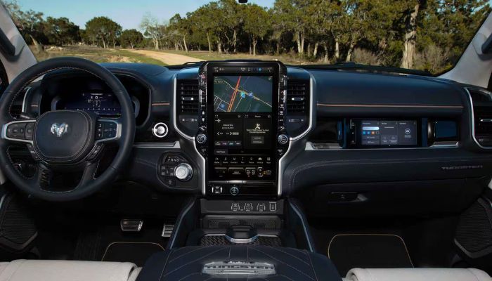 What are the interior features of the 2001 Dodge Ram 1500 4x4